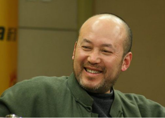 被蔡明“甩了”的郭達，不上春晚去哪了？