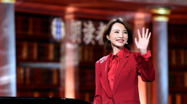 《朗讀者》三年後重回央視黃金檔！第一期就被董卿對話張桂梅破防