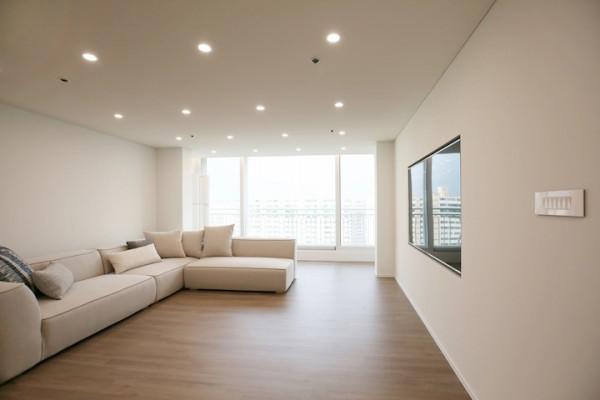 這對夫妻拒絕豪華裝修,使用大面積留白,效果清爽怡人,真高階 這對夫妻拒絕豪華裝修,使用大面積留白,效果清爽怡人,真高階