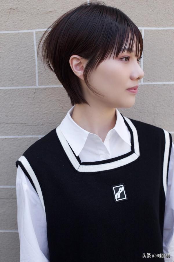 羊毛卷已過時,今年秋冬髮型流行這樣整,不誇張很時尚 羊毛卷已過時,今年秋冬髮型流行這樣整,不誇張很時尚