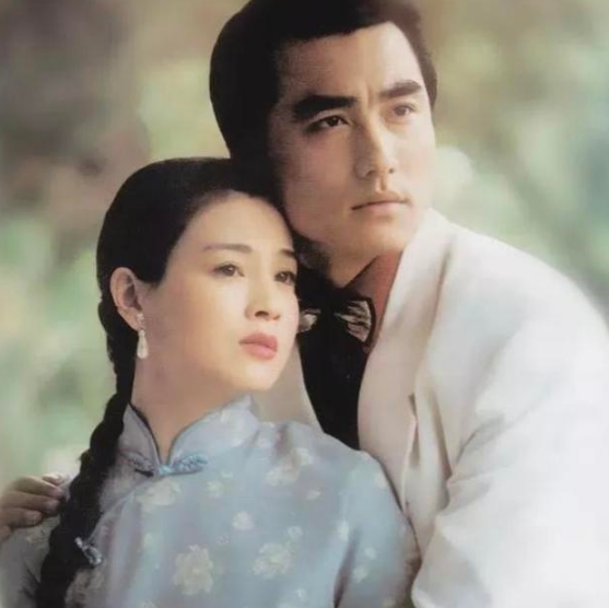 趙明明：失敗的婚姻給她造成心靈創傷，為了女兒至今未嫁