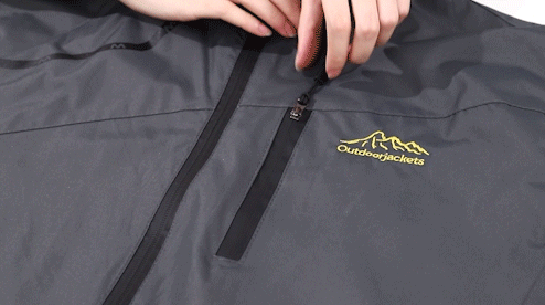 適合秋天的衝鋒衣!透氣防風又擋雨,一口氣買3件也不心疼 適合秋天的衝鋒衣!透氣防風又擋雨,一口氣買3件也不心疼