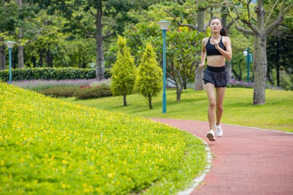 清晨去跑步,鍛鍊身體 清晨去跑步,鍛鍊身體