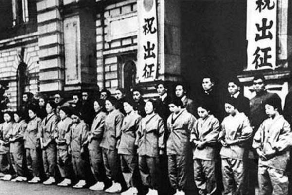 1931年，一名日本女人深夜在丈夫身邊割喉自殺，一年後釀成慘案
