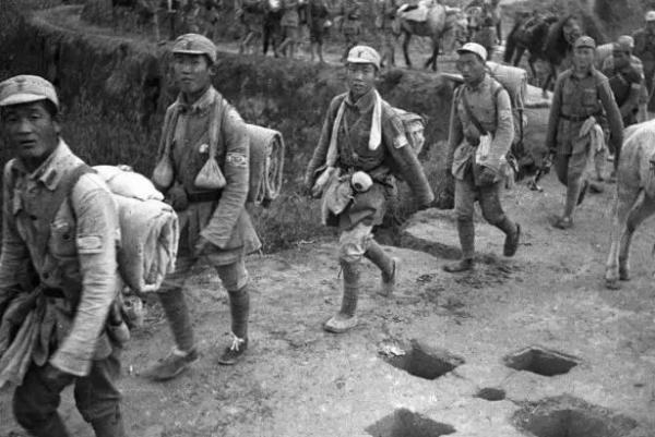 北京一女子整理養父遺物,意外發現神秘血書,揭開其隱藏56年的秘密