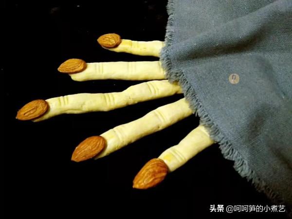 萬聖節到了,胖胖的女巫手指餅乾,好吃又有趣,和孩子一起過節 萬聖節到了,胖胖的女巫手指餅乾,好吃又有趣,和孩子一起過節