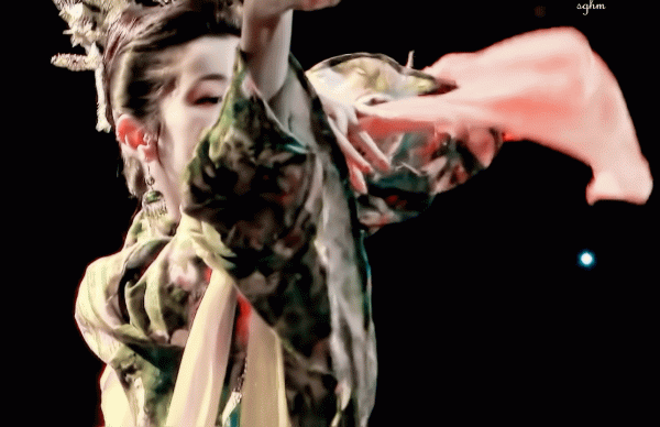 哈尼克孜就像是一個落入凡間的精靈 哈尼克孜就像是一個落入凡間的精靈