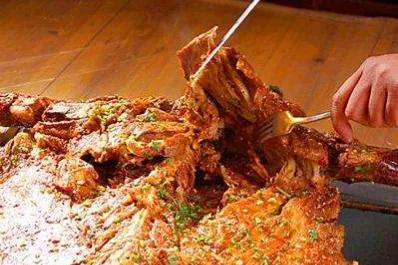 “生於內蒙,興於新疆”,烤全羊的遭遇或成“病態”,看如今啥樣 “生於內蒙,興於新疆”,烤全羊的遭遇或成“病態”,看如今啥樣