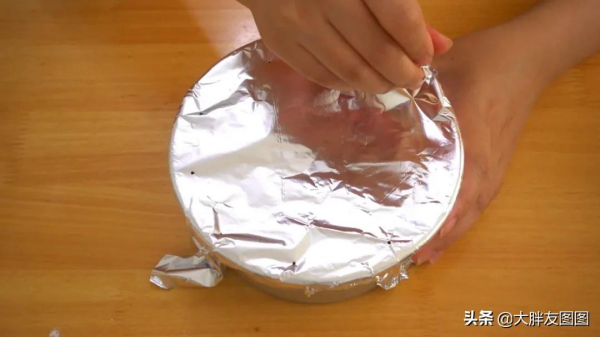 揭秘！冰乳酪蛋糕的簡易做法，不需要烤箱，好吃不上火