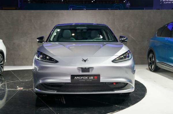 25.19萬起！極狐 阿爾法S外觀科技，內飾超燃，中大型掀背，倍有面