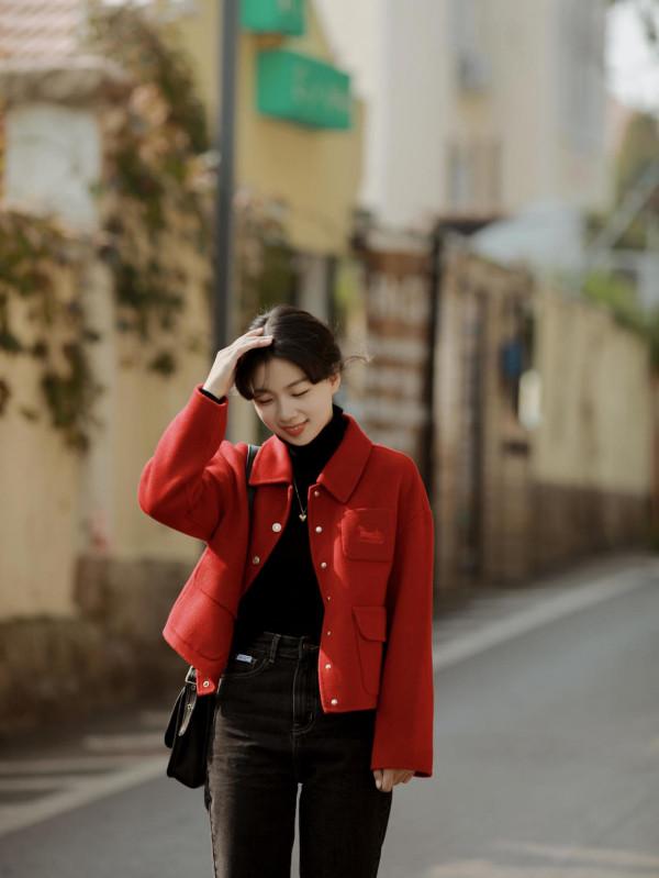 聖誕節“穿紅不穿綠”，這5款外套正受寵，輕鬆穿出時髦好氣質