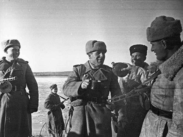 酒壯英雄膽？面對數百萬德軍進攻，蘇聯每天向士兵發百克伏特加