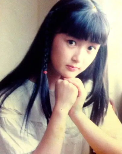 曾是校園女神,憑&quot;十六歲花季&quot;陳非兒走紅,46歲的池華瓊過得好嗎？