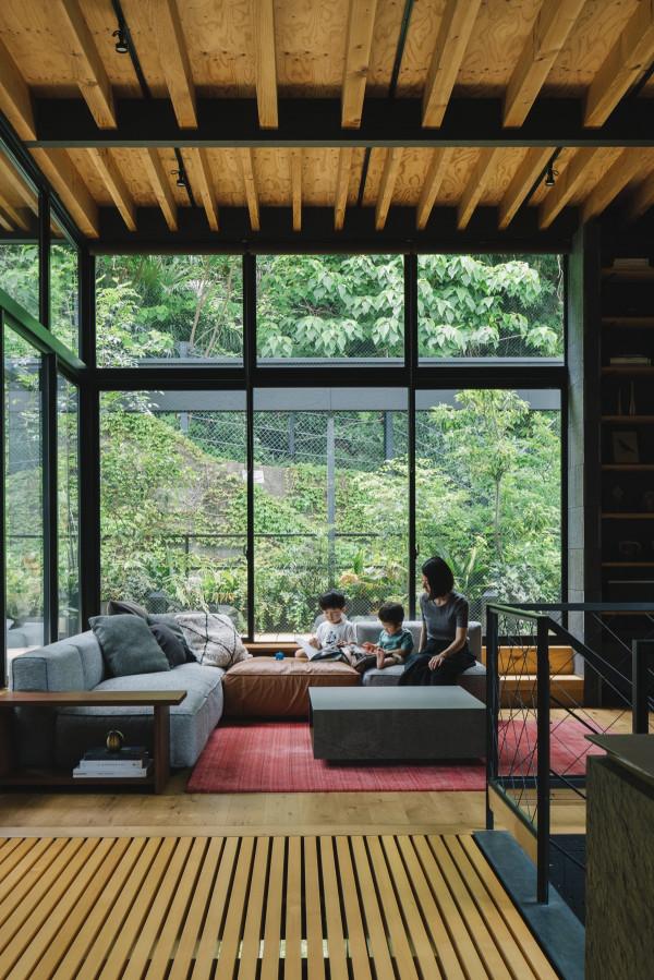 日本34歲單親媽媽回鄉下,在隧道邊建114㎡小家,獨自撫養倆兒子 日本34歲單親媽媽回鄉下,在隧道邊建114㎡小家,獨自撫養倆兒子