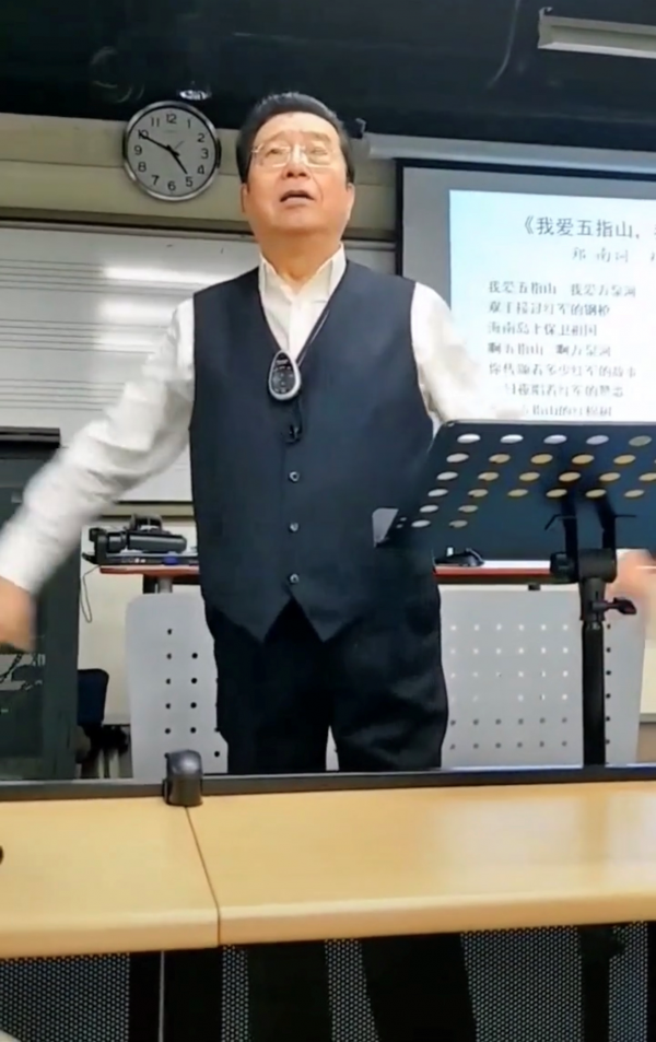 82歲李雙江罕露面！面色紅潤滿頭濃密黑髮，親自教學飆高音獲熱捧