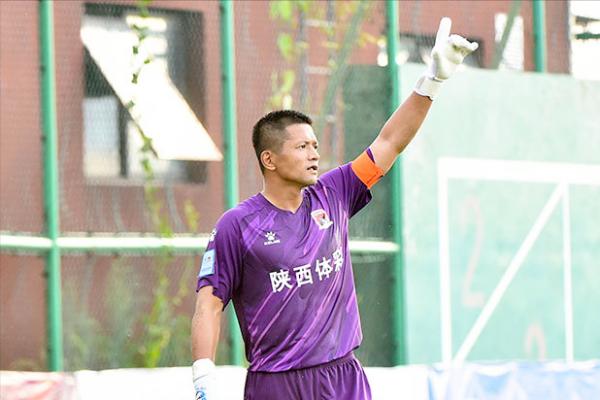 很多人的青春沒了，他們的卻沒完沒了，盤點足壇那些還在踢的名將