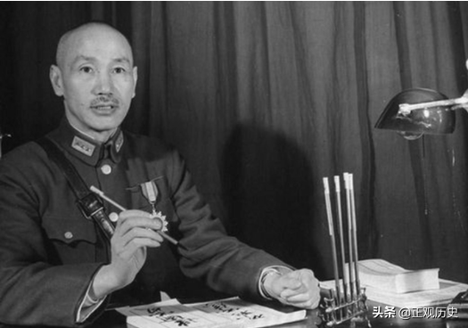 1949年新中國成立舉國歡欣，劉伯承沉默不語，憂心忡忡地望著西南