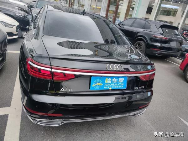 85萬成交一臺開了兩年的奧迪A8，改裝太奇葩，前車主乃大學教授？