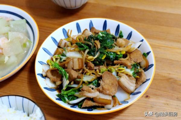 曬曬母女倆的晚餐，簡單兩道家常菜，上小學的女兒說好吃