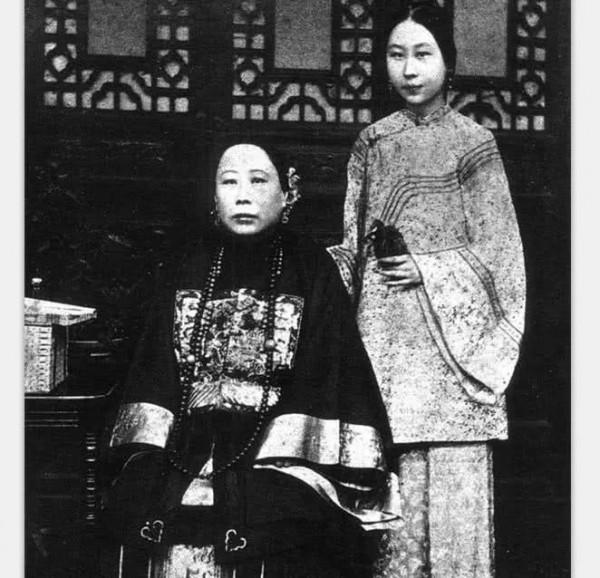 李鴻章的外孫：抽鴉片敗光18處房產，卻生出一個天才