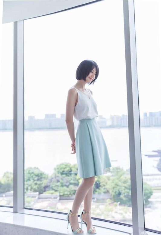 高圓圓的美一般人羨慕不來,老土蕾絲綠裙上身,也照樣優雅迷人 高圓圓的美一般人羨慕不來,老土蕾絲綠裙上身,也照樣優雅迷人