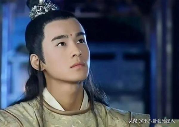 男星古裝站姿對比,誰儀態差誰尷尬,看到愛豆我笑了 男星古裝站姿對比,誰儀態差誰尷尬,看到愛豆我笑了