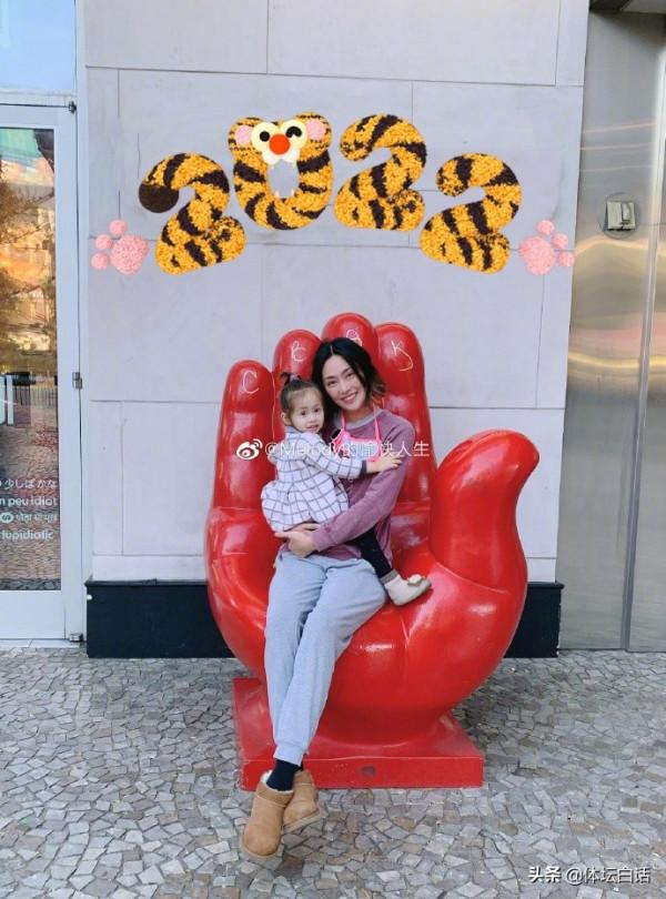 單日139萬！前女排國手一家定居美國，出門遊玩不戴口罩惹擔心