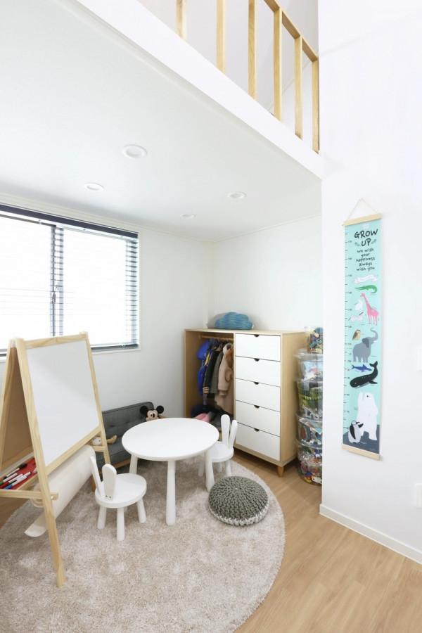 一家三口的幸福生活：住獨棟別墅上下兩層帶院子，164㎡清爽溫馨