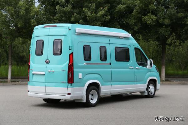 顏值高功能多，帶2&period;0T雙驅，13m&sup3;空間，2人用的大通vanlife露營車