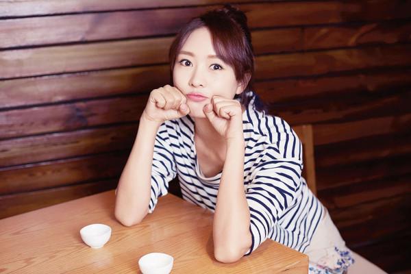 圓臉小花委曲求全？樂壇法師挑唆粉絲網上鬧事？童瑤籤約壹心娛樂