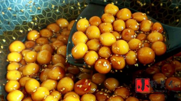 家有糯米粉教你做成紅糖糯米小丸子，甜糯筋道，營養好吃又美味