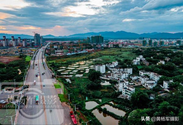 江西發展迅猛的縣城，工業園面積6000000平方米，城市與鄉村景美