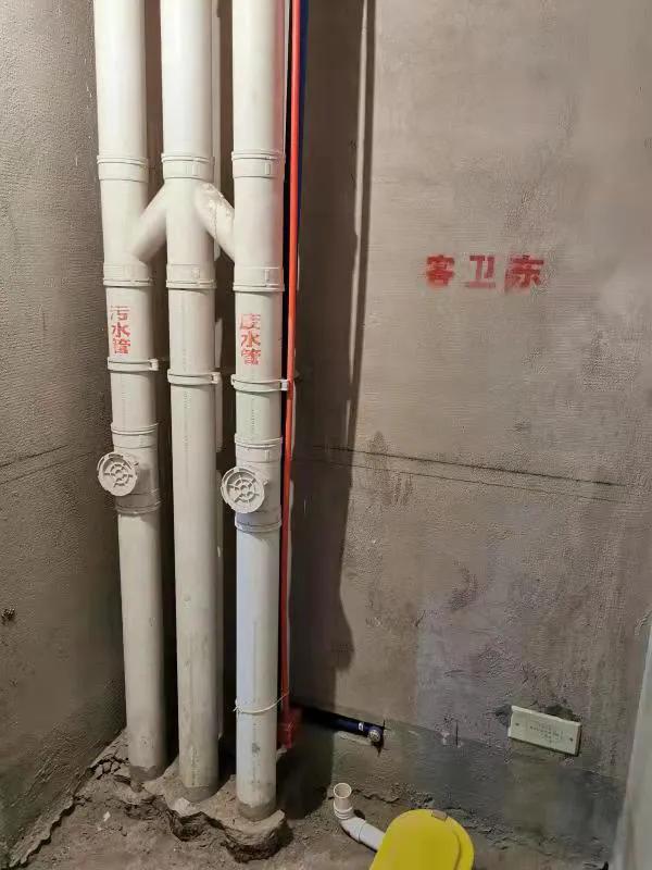 爸媽家的水電線管照片