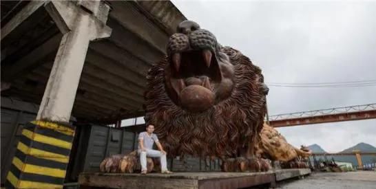 投200萬雕一巨獅300萬沒賣,開價1000萬沒人要,當廢品擱置5年 投200萬雕一巨獅300萬沒賣,開價1000萬沒人要,當廢品擱置5年