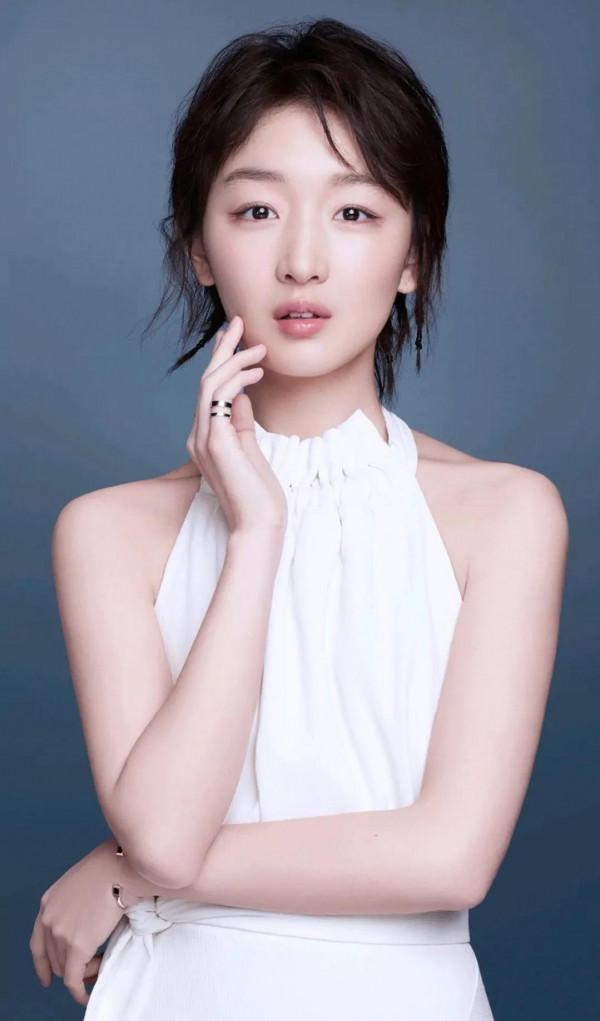 周冬雨看時間長了,也挺耐看 周冬雨看時間長了,也挺耐看