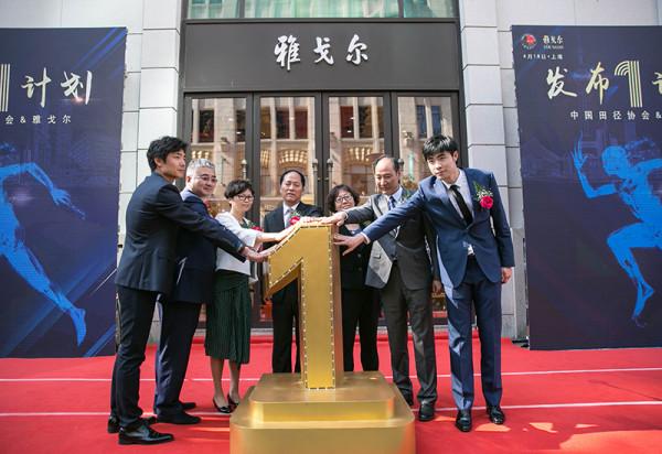 最不務正業老闆李如成：表面上賣衣服，卻靠股票大賺百億財富