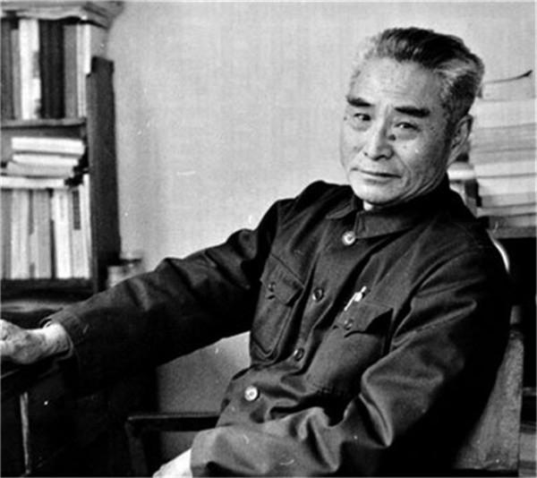 妻子苦守27年，換來黃維出獄後的一聲“滾”，精神失常後跳河自盡