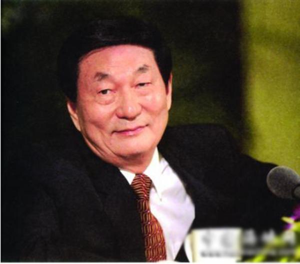 回顧上海證券交易所成立，朱鎔基曾向鄧小平彙報，鄧：你只管做