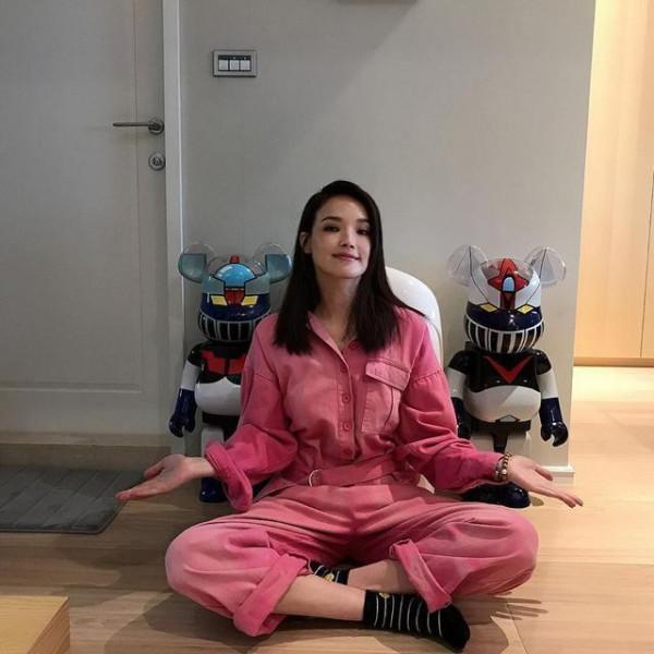 舒淇最新代言徹底封神！穿西裝拍大片，國貨徹底逆襲變阿瑪尼