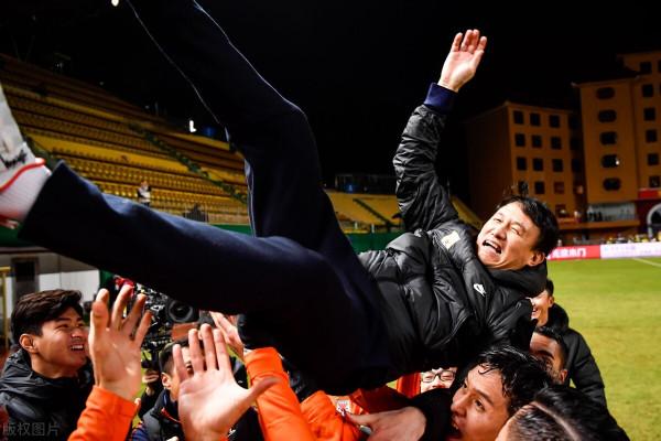 評分山東泰山冠軍戰：小金髮光、老費定鼎，德爾加多有組織無紀律