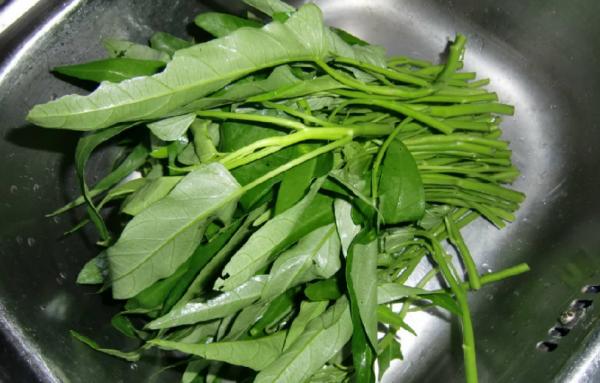 含“寄生蟲”最多的3種蔬菜，沒營養還貴，菜販子自己也很少吃