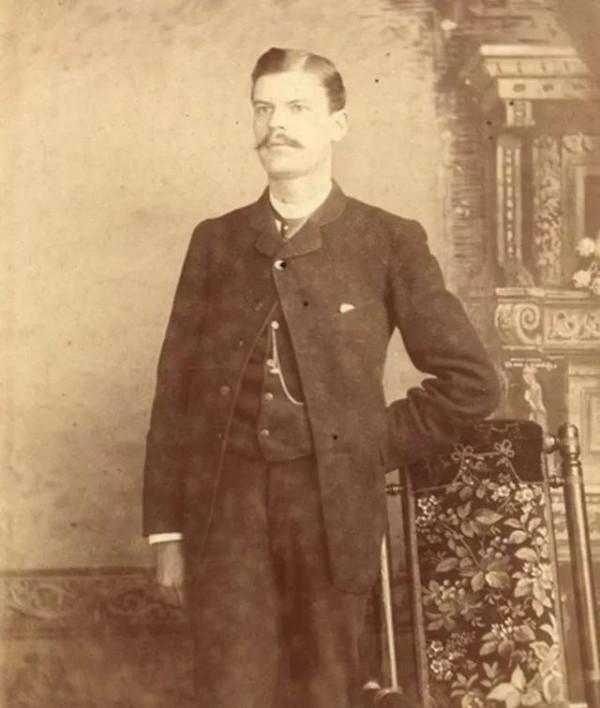 百年知名珠寶品牌,背後的悽美故事,讓珠寶首飾因此顯得更有內涵 百年知名珠寶品牌,背後的悽美故事,讓珠寶首飾因此顯得更有內涵