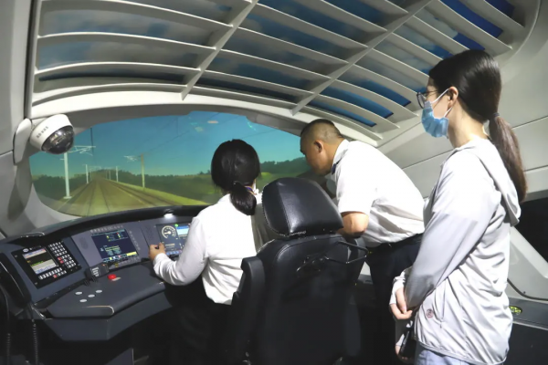 12種車型的模擬駕駛室！想不想來體驗？