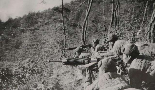 抗美援朝：猖狂的美軍炸死我國村民，志願軍怒而反擊，斃敵5000人