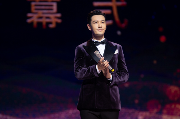 張小斐拿影后，含淚感謝賈玲母親，黃曉明專業不足，好心壞了事