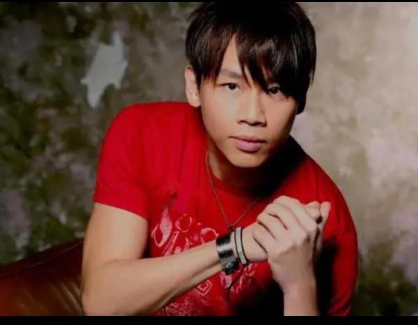 出軌前和出軌後的對比，這還是那個流行天王陶喆嗎