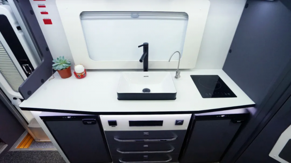 國六依維柯+豪華車內配置 賽德新旗艦“獵鷹G系列”亮相