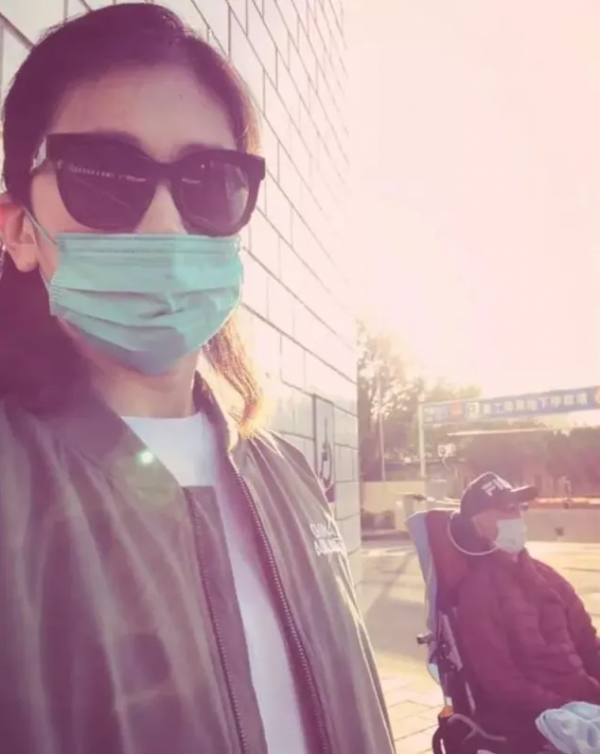 香港演員賣3億豪宅,馬桶20W、花瓶60W,卻帶家人住進小房子 香港演員賣3億豪宅,馬桶20W、花瓶60W,卻帶家人住進小房子