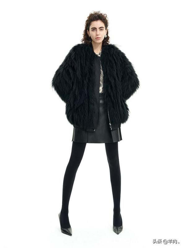 如果想活力、減齡、有少女感，最簡單的方法是嘗試中性風的單品