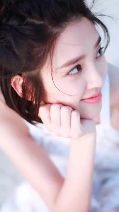 唐藝昕講述自己的愛情觀：足夠相愛是婚姻必備條件